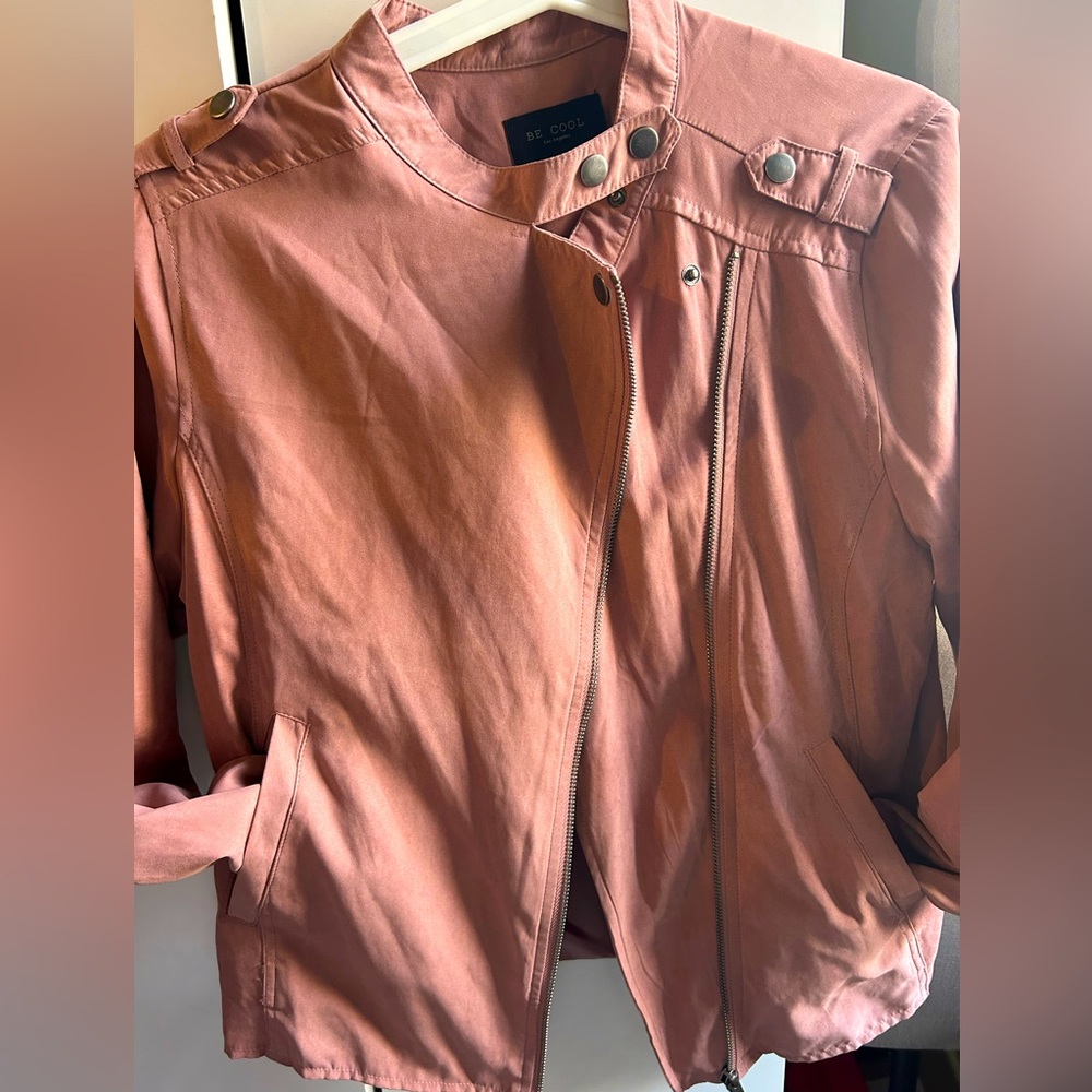 BLUSH CREAM/PINK POLYESTER JACKET. SIZE L, lightly used